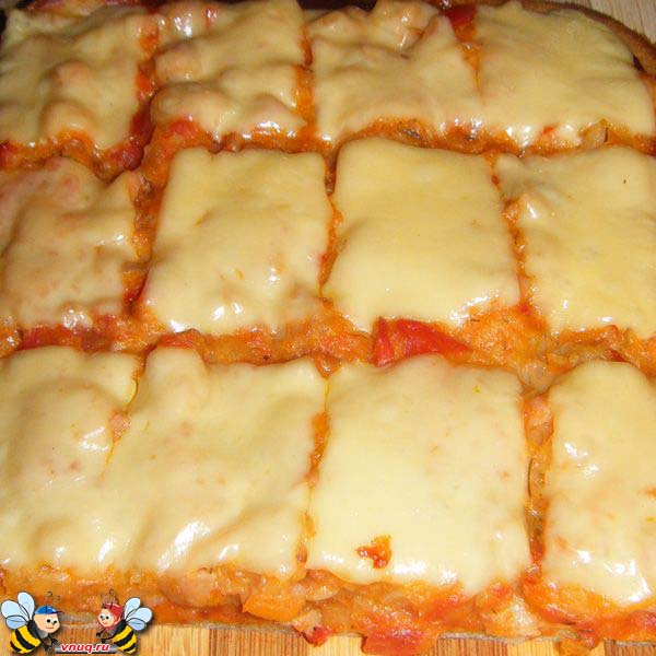 Пицца по-русски - сыр выглядит аппетитно